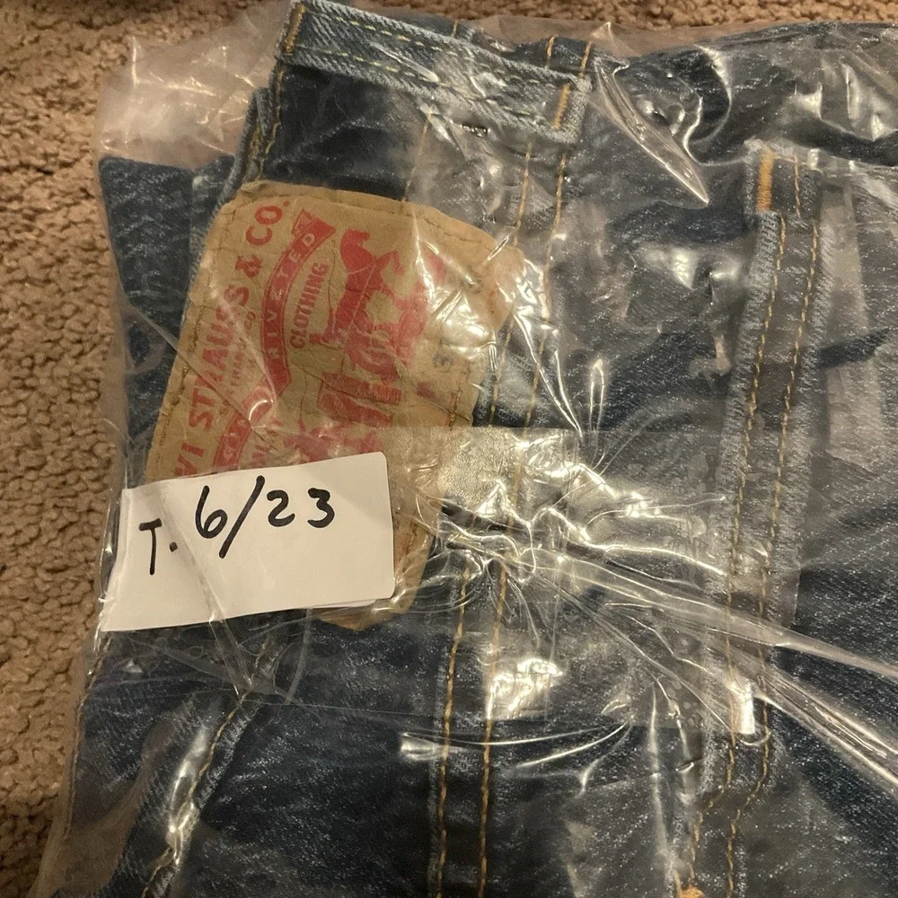 Levis 505 Mens Denim Medium Wash Blue Jeans 33x30 Red Tag  Good Condition
